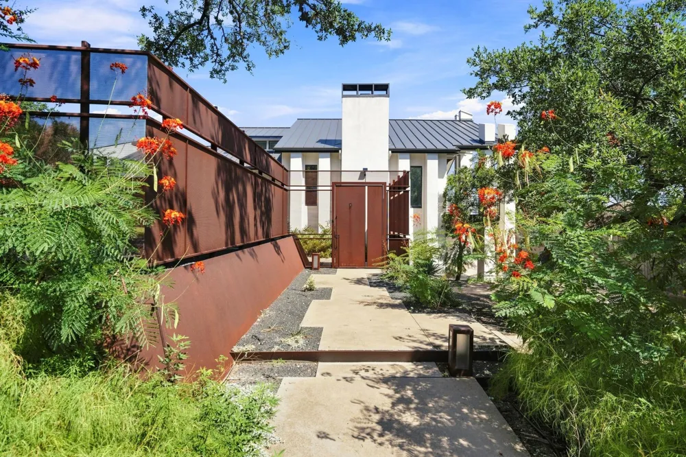 2100 Headwater Lane Austin, TX 78746