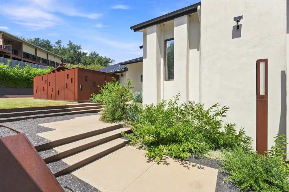2100 Headwater Lane Austin, TX 78746
