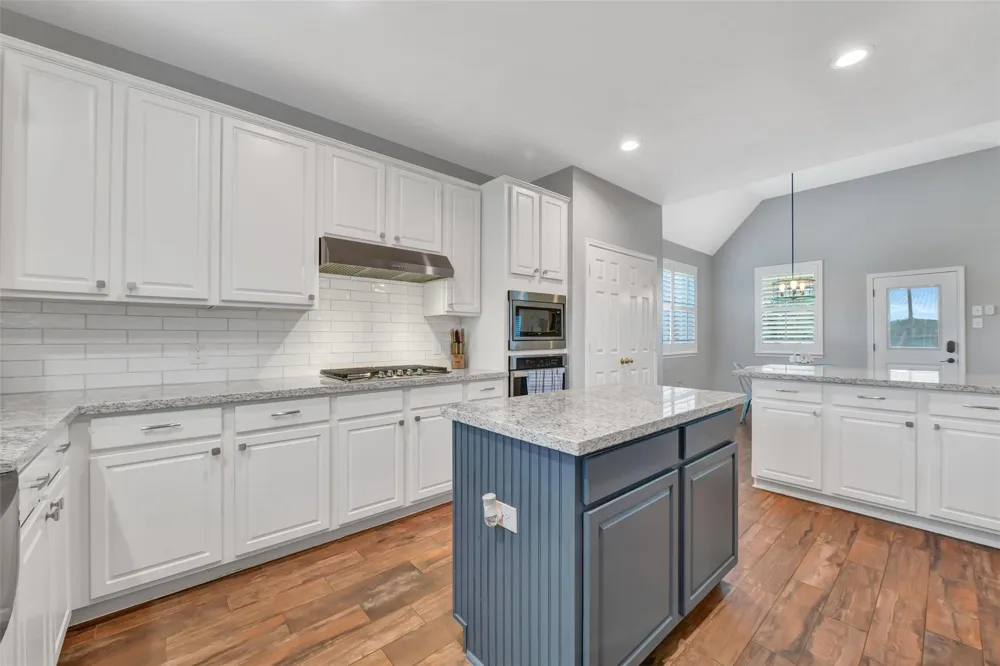 910 High Ridge Circle Friendswood, TX 77546