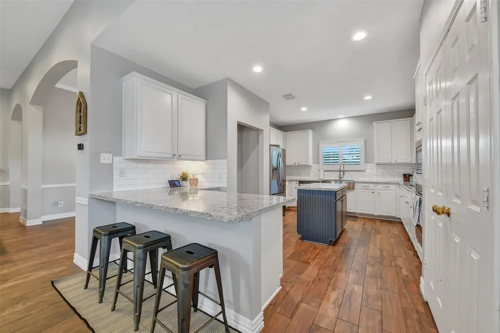 910 High Ridge Circle Friendswood, TX 77546
