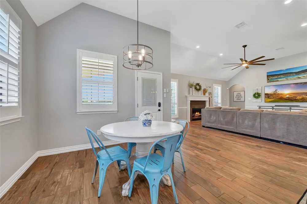 910 High Ridge Circle Friendswood, TX 77546