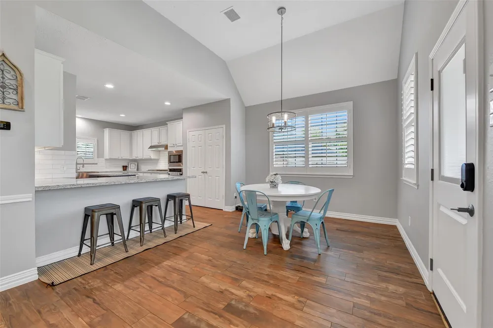 910 High Ridge Circle Friendswood, TX 77546