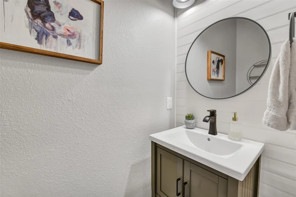 910 High Ridge Circle Friendswood, TX 77546