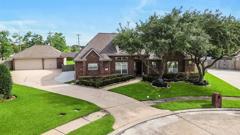 910 High Ridge Circle Friendswood, TX 77546
