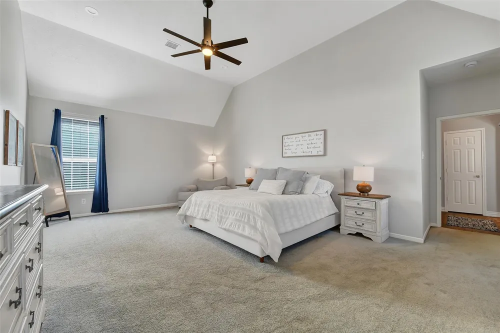 910 High Ridge Circle Friendswood, TX 77546