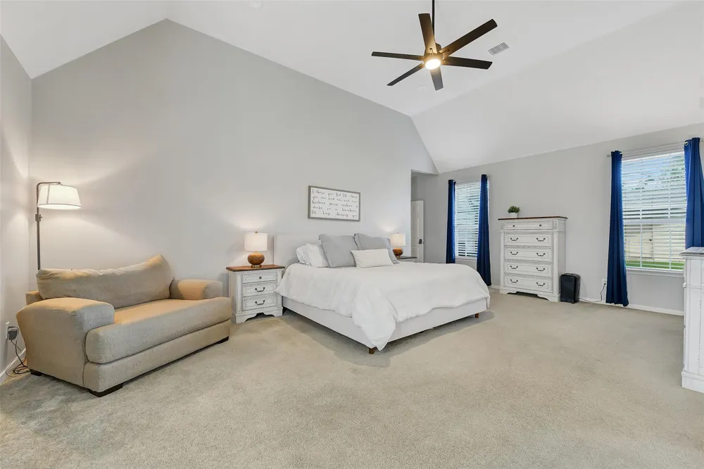 910 High Ridge Circle Friendswood, TX 77546