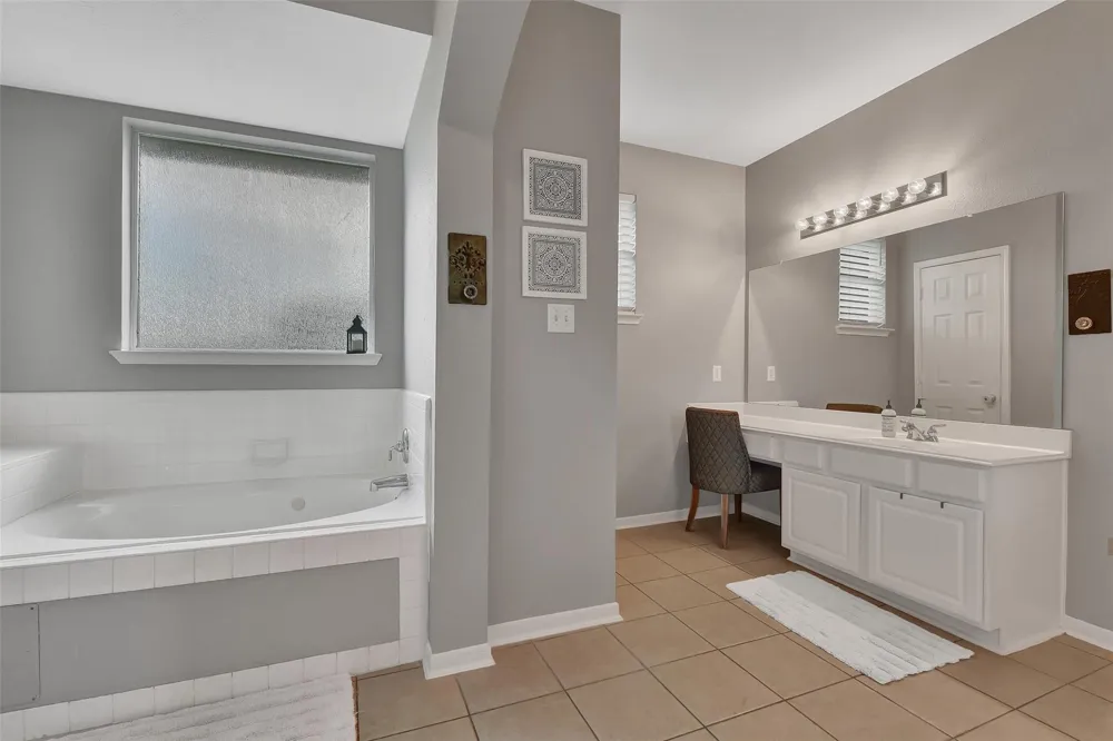 910 High Ridge Circle Friendswood, TX 77546