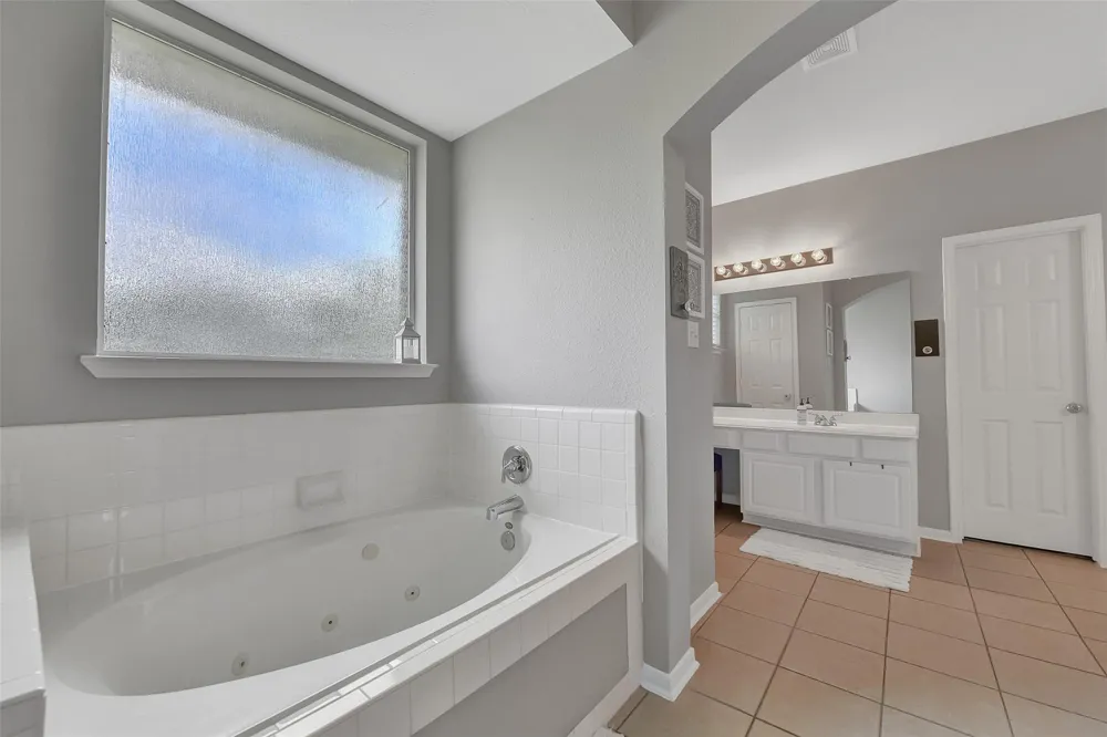 910 High Ridge Circle Friendswood, TX 77546