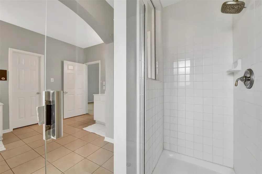 910 High Ridge Circle Friendswood, TX 77546