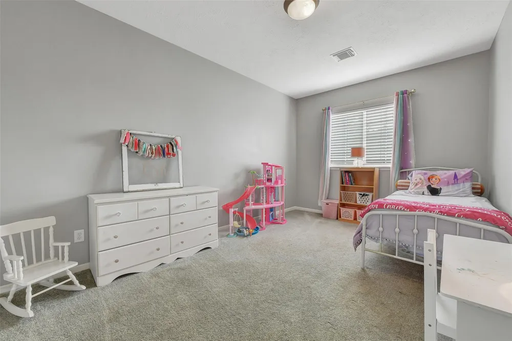 910 High Ridge Circle Friendswood, TX 77546