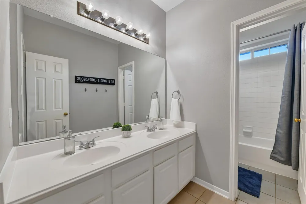 910 High Ridge Circle Friendswood, TX 77546