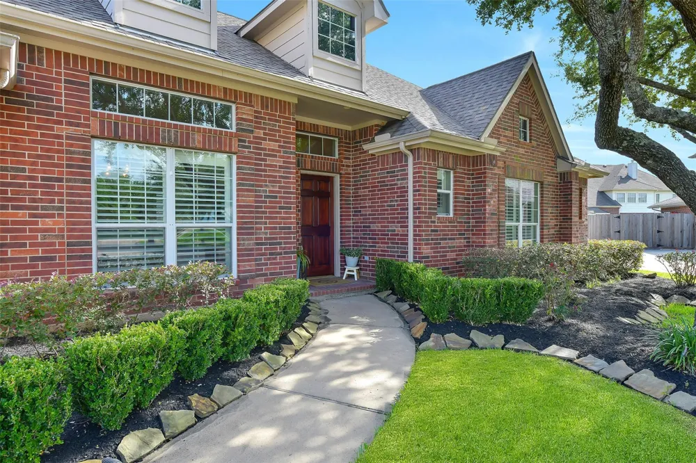 910 High Ridge Circle Friendswood, TX 77546