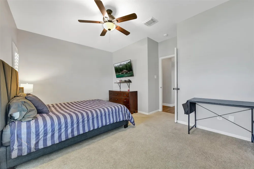 910 High Ridge Circle Friendswood, TX 77546