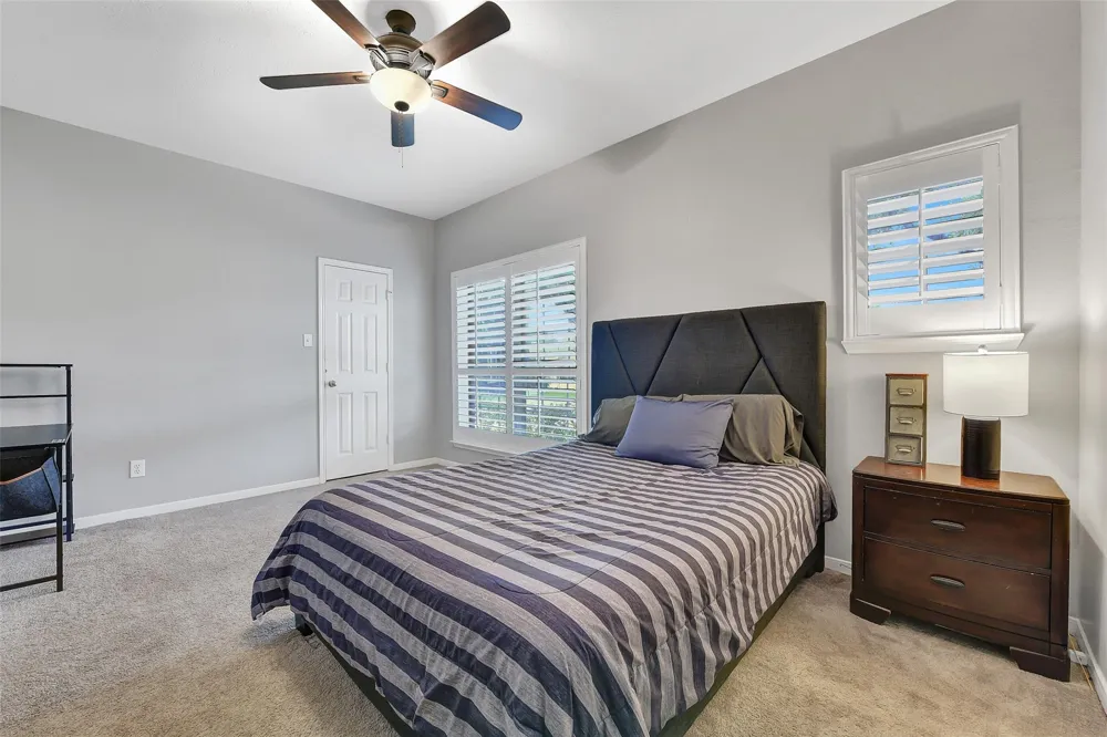 910 High Ridge Circle Friendswood, TX 77546