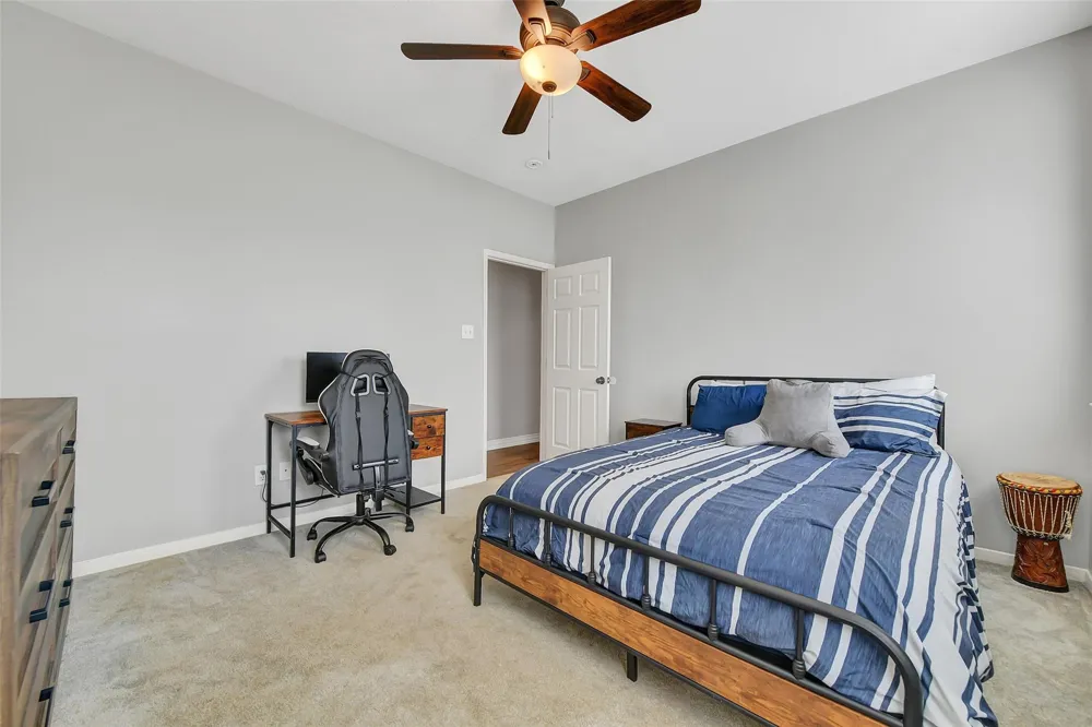 910 High Ridge Circle Friendswood, TX 77546