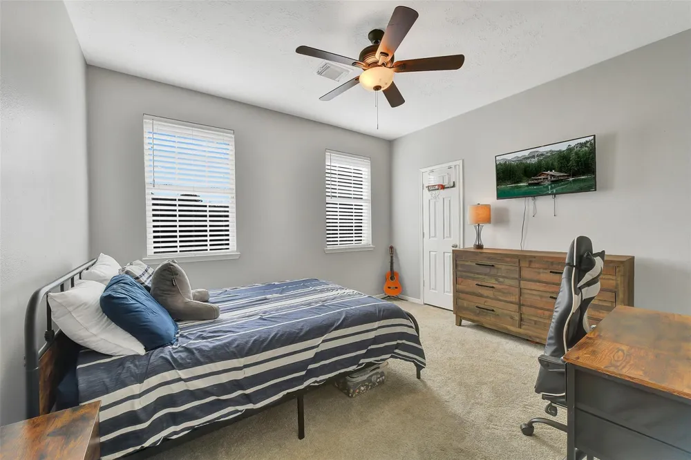 910 High Ridge Circle Friendswood, TX 77546