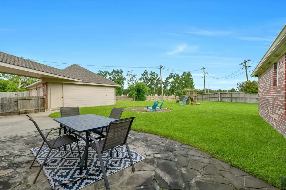 910 High Ridge Circle Friendswood, TX 77546