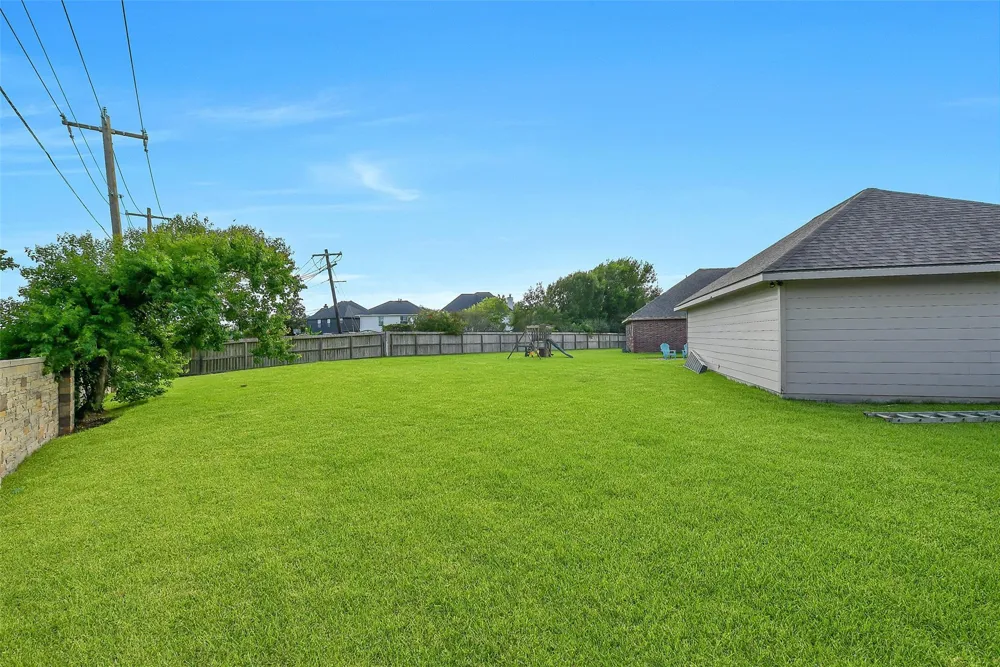910 High Ridge Circle Friendswood, TX 77546