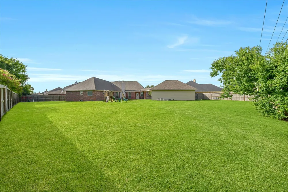 910 High Ridge Circle Friendswood, TX 77546