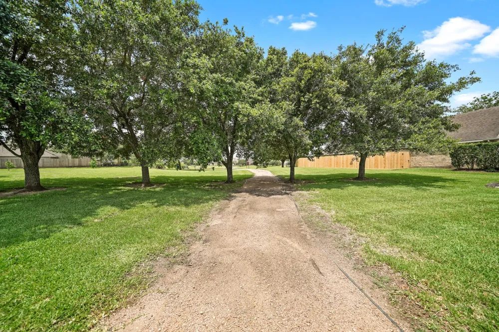 910 High Ridge Circle Friendswood, TX 77546