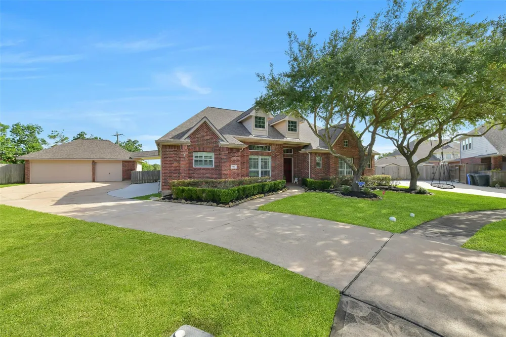 910 High Ridge Circle Friendswood, TX 77546