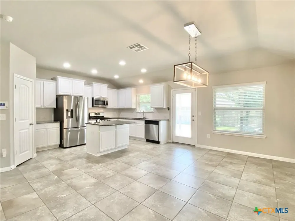 308 Chalk Knob Manor Leander, TX 78641