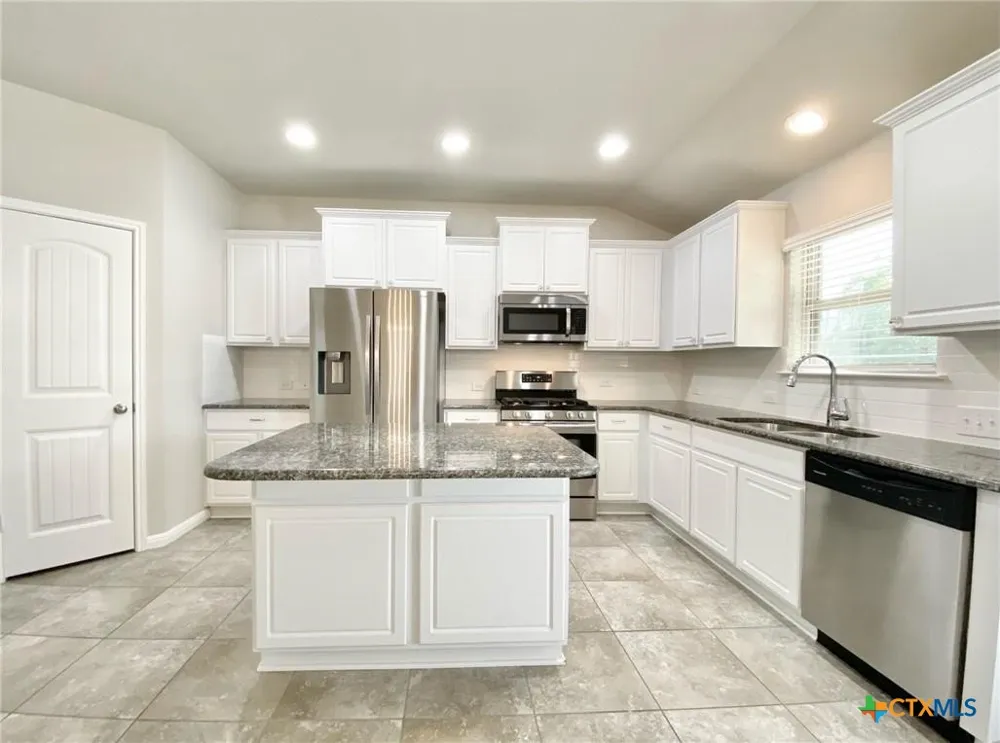 308 Chalk Knob Manor Leander, TX 78641