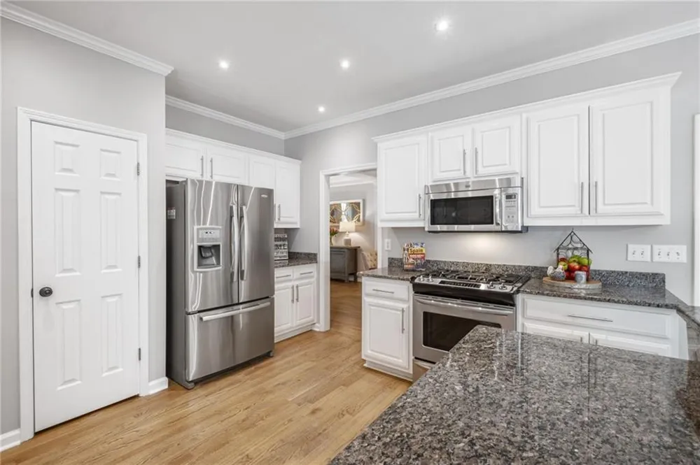 3060 Burlingame Drive Roswell, GA 30075