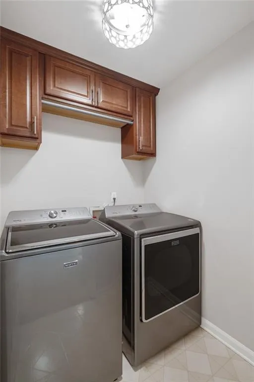 3060 Burlingame Drive Roswell, GA 30075