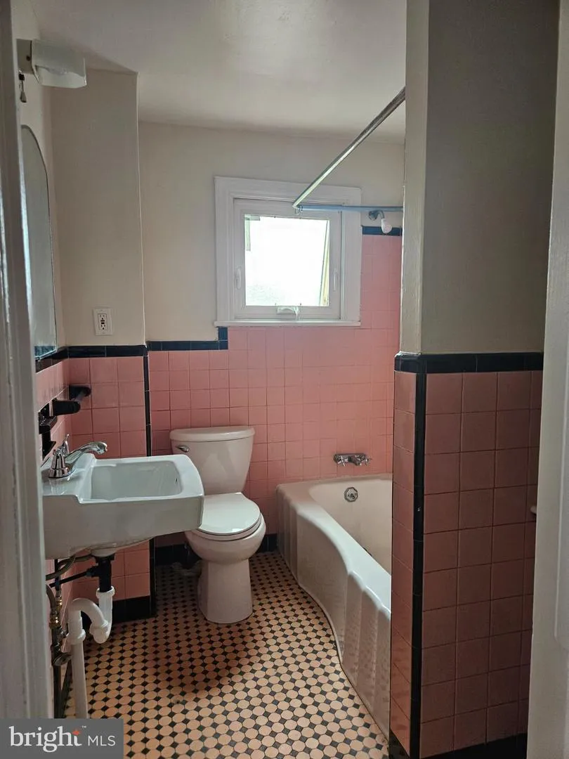 2761 JENKINTOWN ROAD Glenside, PA 19038
