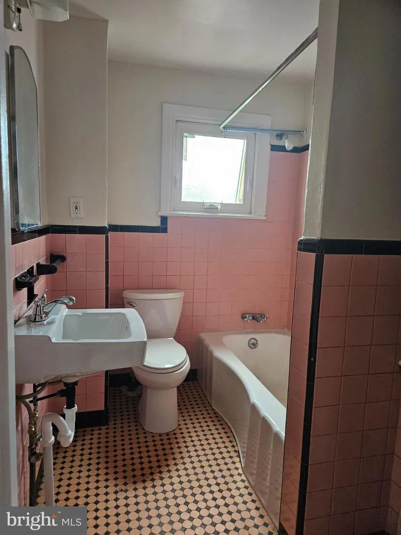 2761 JENKINTOWN ROAD Glenside, PA 19038