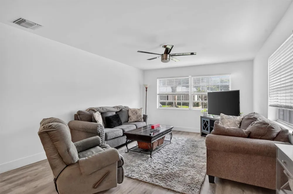 10164 S 40TH WAY S Boynton Beach, FL 33436