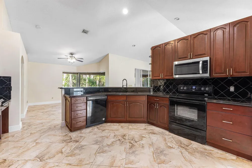 17109 MURCOTT BOULEVARD 