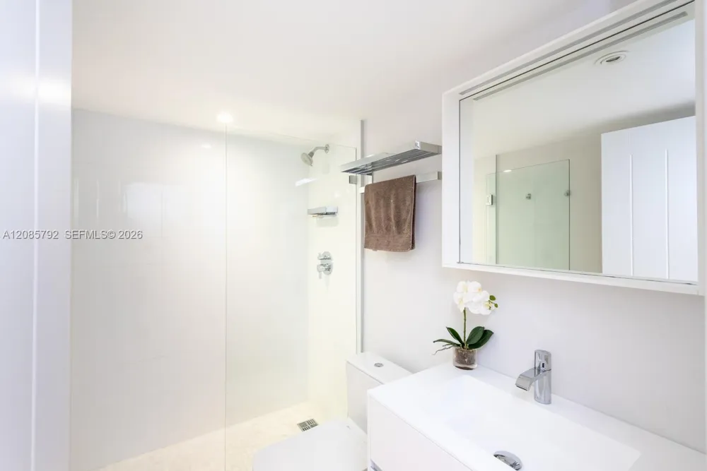 199 Ocean Lane Dr #206 Key Biscayne, FL 33149
