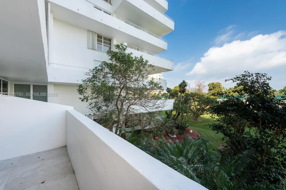 199 Ocean Lane Dr #206 Key Biscayne, FL 33149