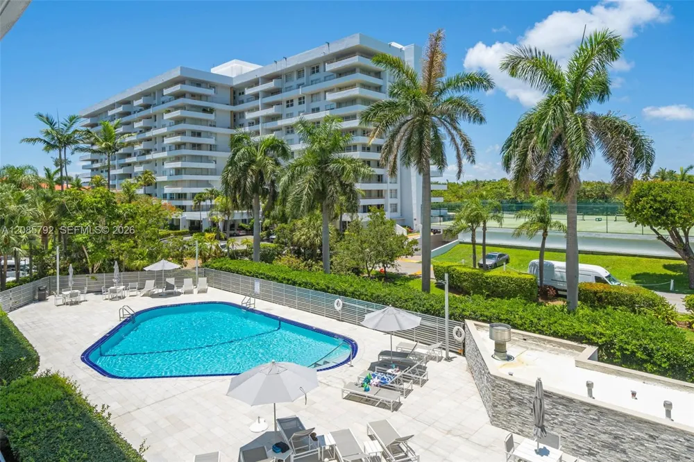 199 Ocean Lane Dr #206 Key Biscayne, FL 33149