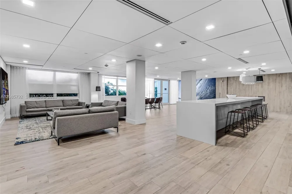 199 Ocean Lane Dr #206 Key Biscayne, FL 33149