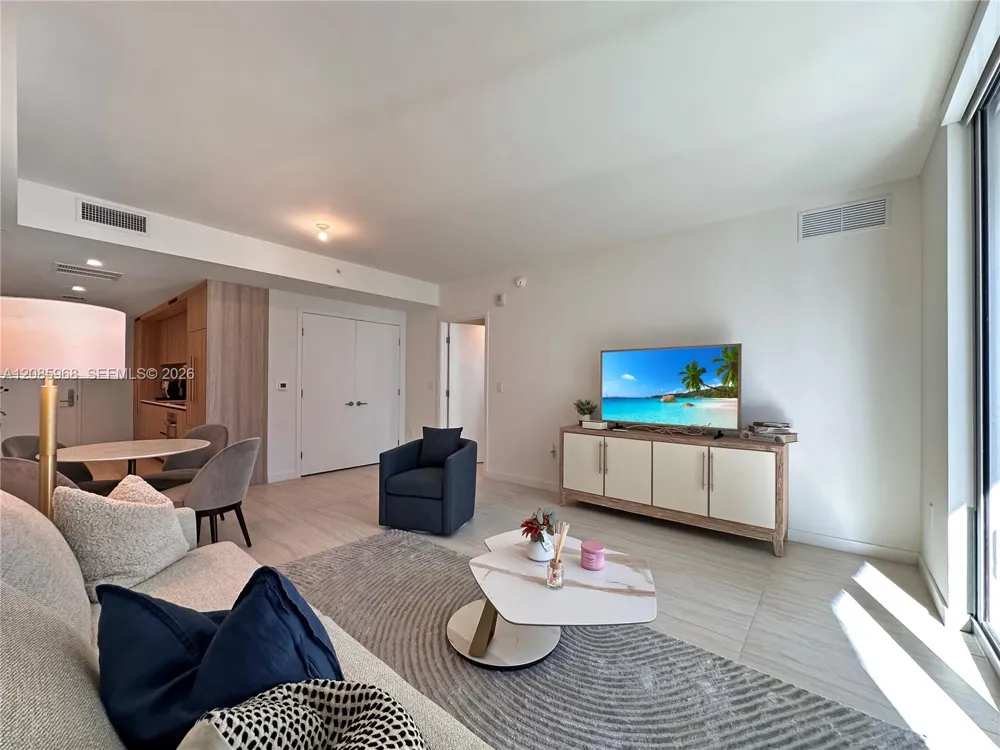 77 SE 5th St #2814 Miami, FL 33131