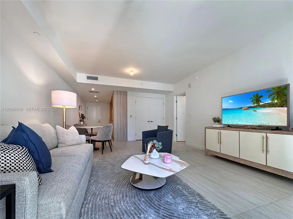 77 SE 5th St #2814 Miami, FL 33131
