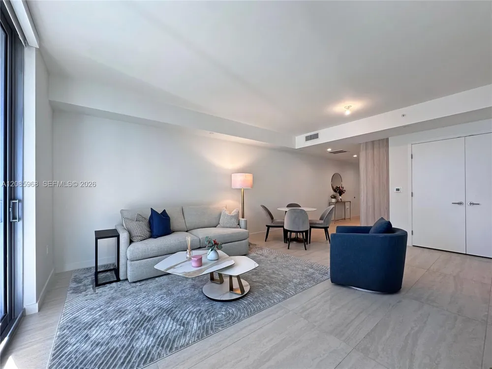 77 SE 5th St #2814 Miami, FL 33131
