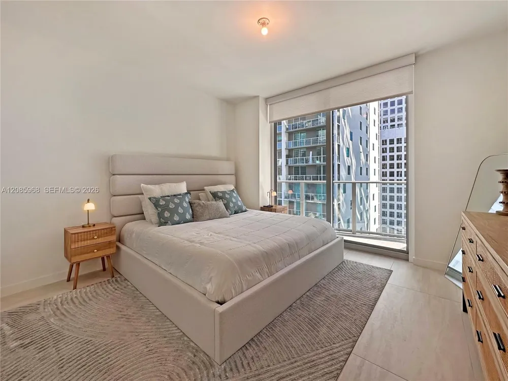 77 SE 5th St #2814 Miami, FL 33131