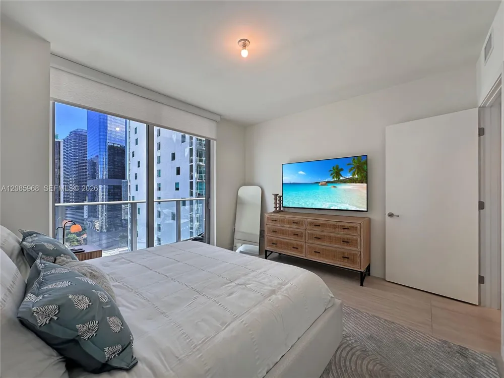 77 SE 5th St #2814 Miami, FL 33131