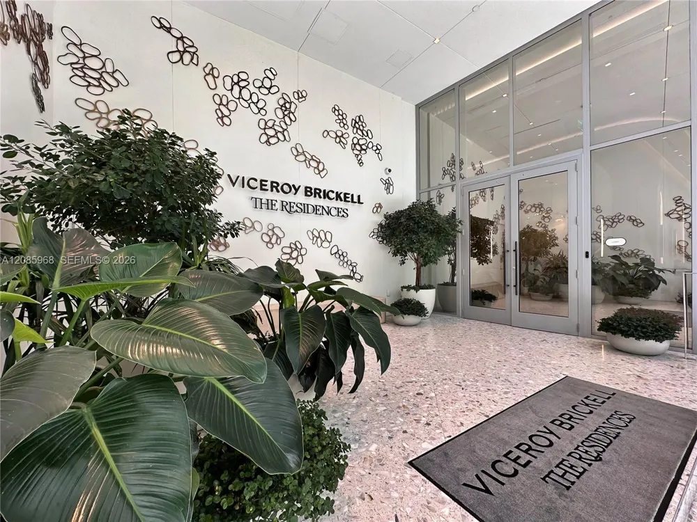 77 SE 5th St #2814 Miami, FL 33131