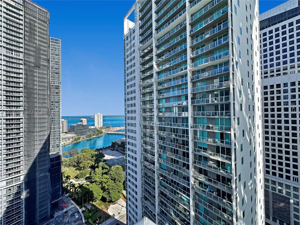 77 SE 5th St #2814 Miami, FL 33131