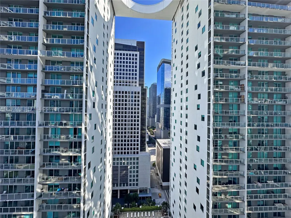 77 SE 5th St #2814 Miami, FL 33131