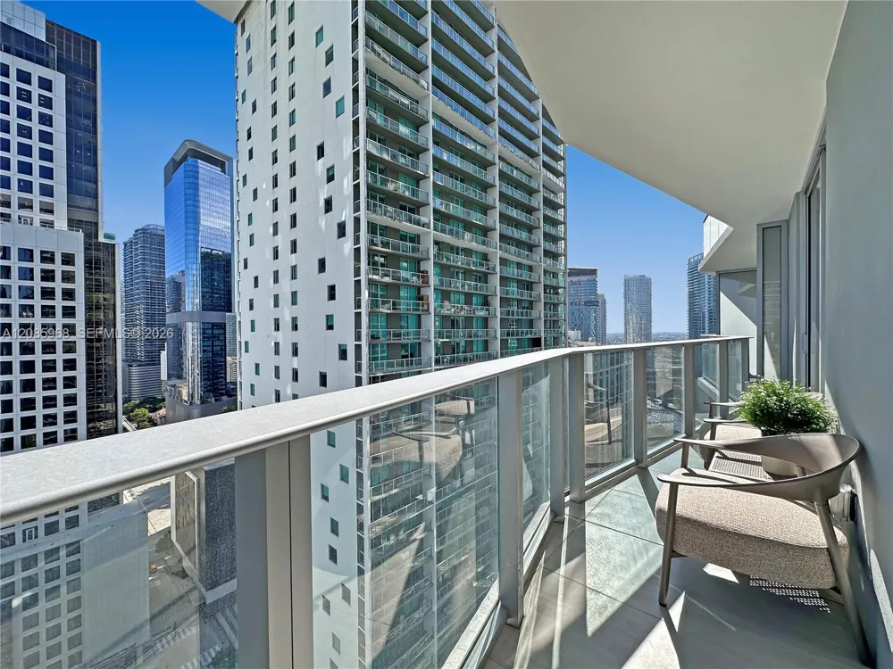 77 SE 5th St #2814 Miami, FL 33131