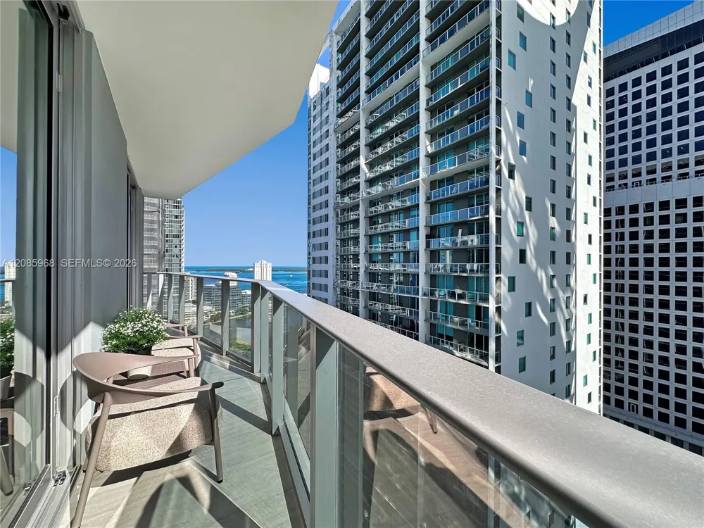 77 SE 5th St #2814 Miami, FL 33131