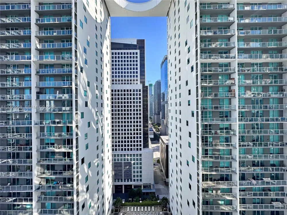 77 SE 5th St #2814 Miami, FL 33131