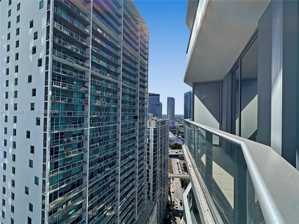 77 SE 5th St #2814 Miami, FL 33131