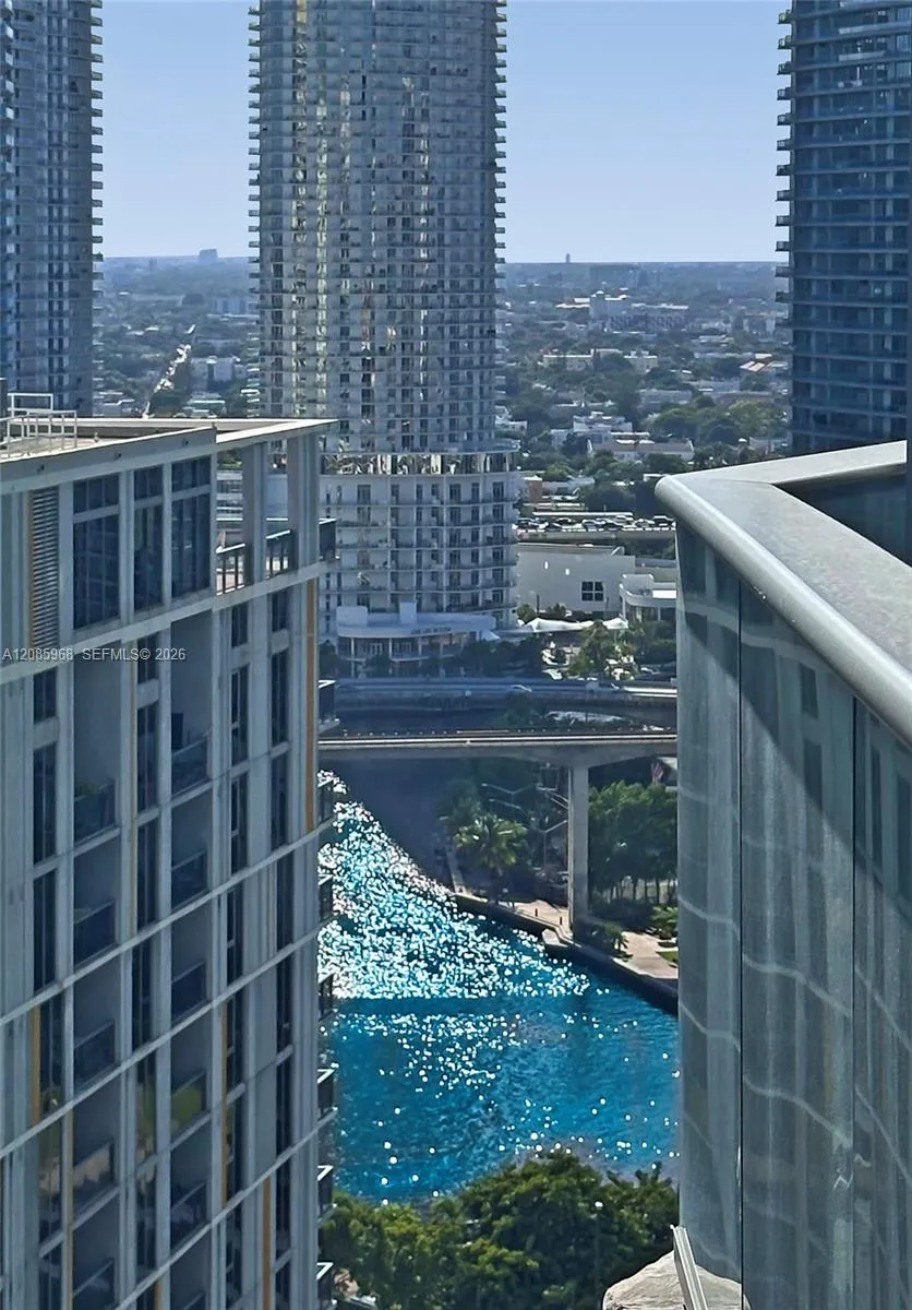77 SE 5th St #2814 Miami, FL 33131